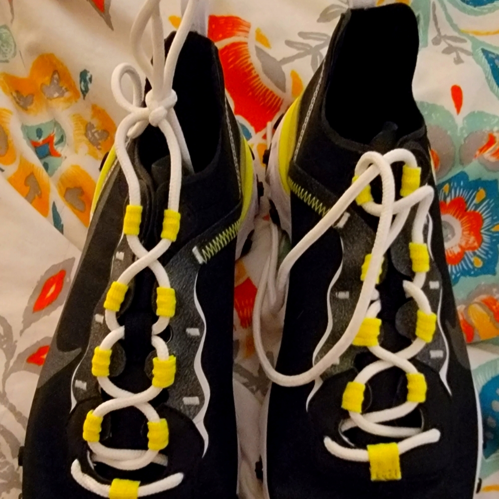 Nike React Women's Brand New size 7 (black/white/yellow)